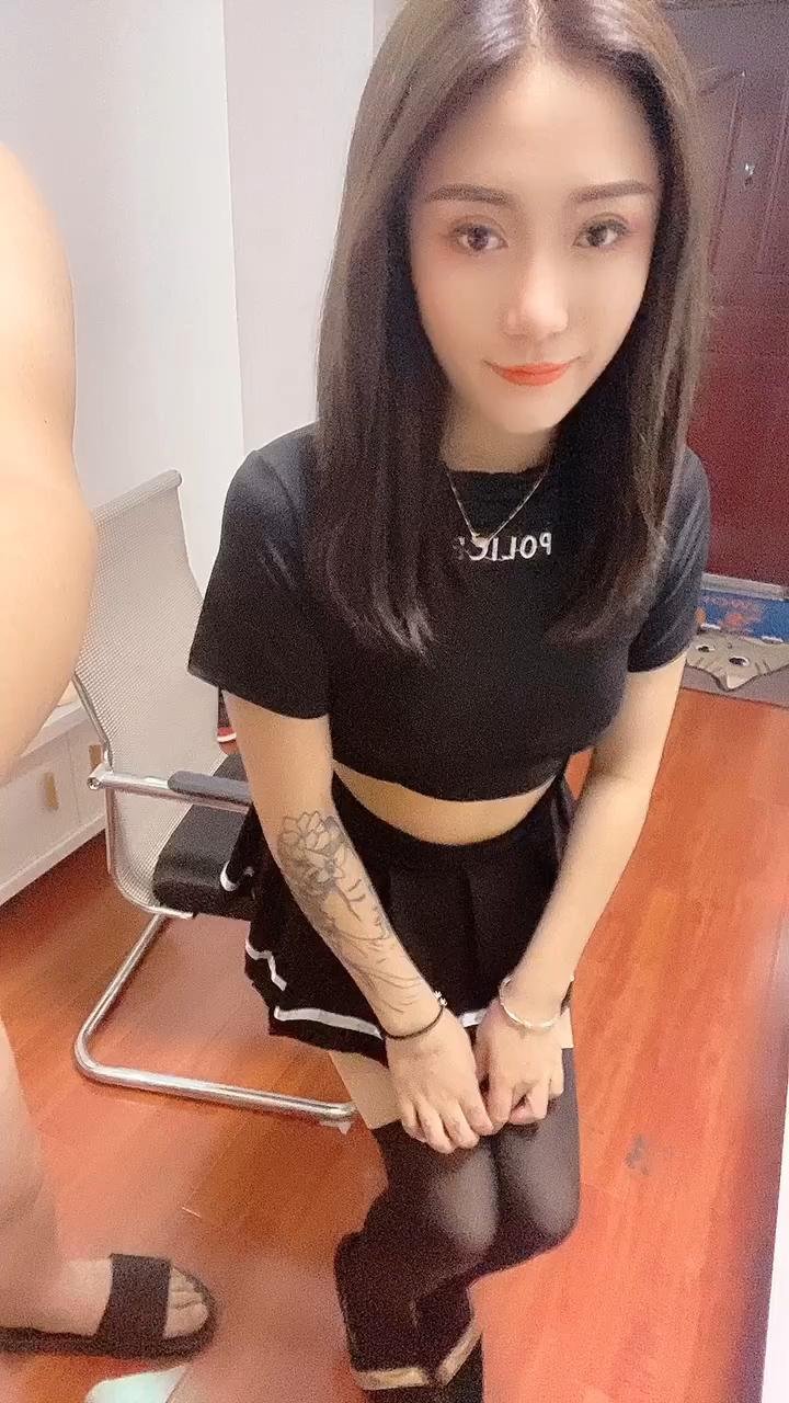 小语肉便器开裆裤做爱封面图